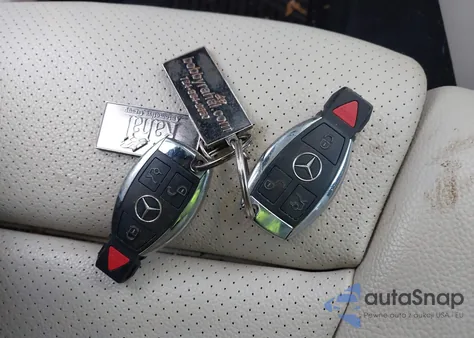 2018 Mercedes-Benz Glc 300 4Matic z USA, uszkodzony, nr VIN WDC0G4KB8JV046188